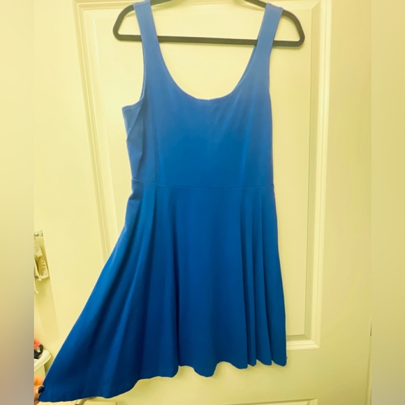 Express dress - Picture 3 of 5